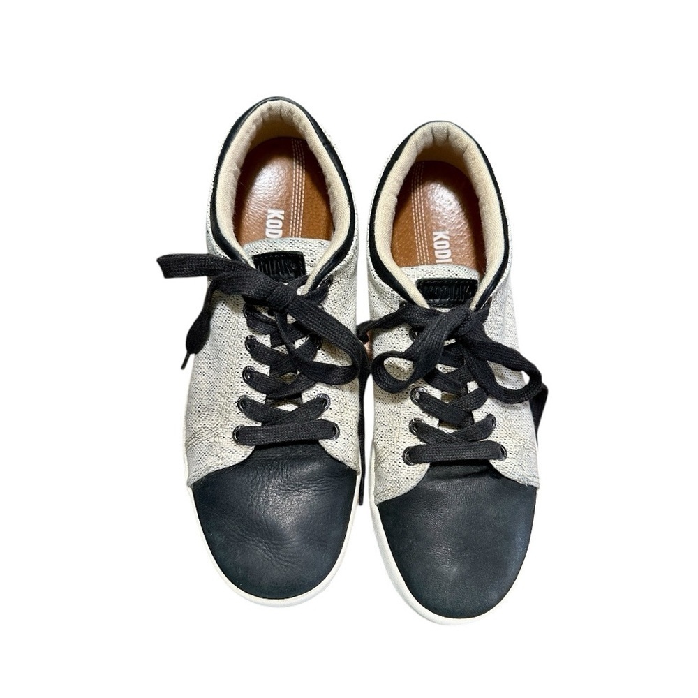 KODIAK INDRA, BLACK/CREAM WOMENS SNEAKERS. SLEEK, LOW TOP. SIZE 8